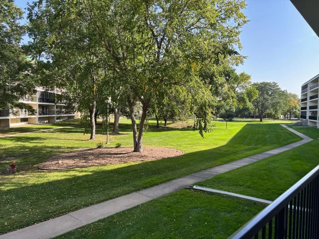 $179,000 | 10511 Cedar Lake Road, Unit 218, Minnetonka, MN 55305