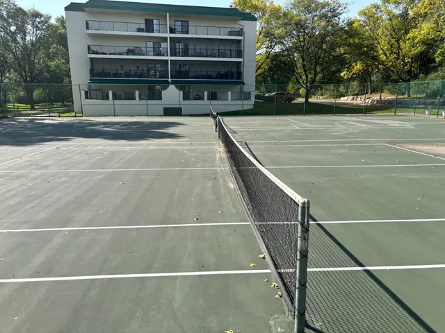 $179,000 | 10511 Cedar Lake Road, Unit 218, Minnetonka, MN 55305