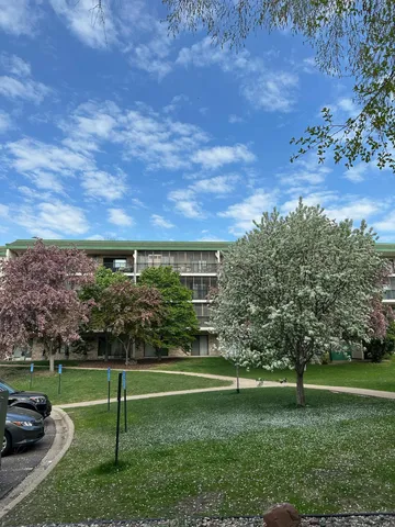 $179,000 | 10511 Cedar Lake Road, Unit 218, Minnetonka, MN 55305