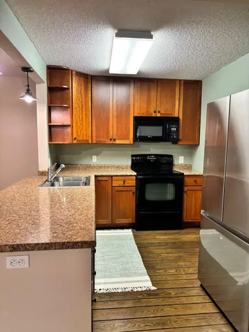 $179,000 | 10511 Cedar Lake Road, Unit 218, Minnetonka, MN 55305