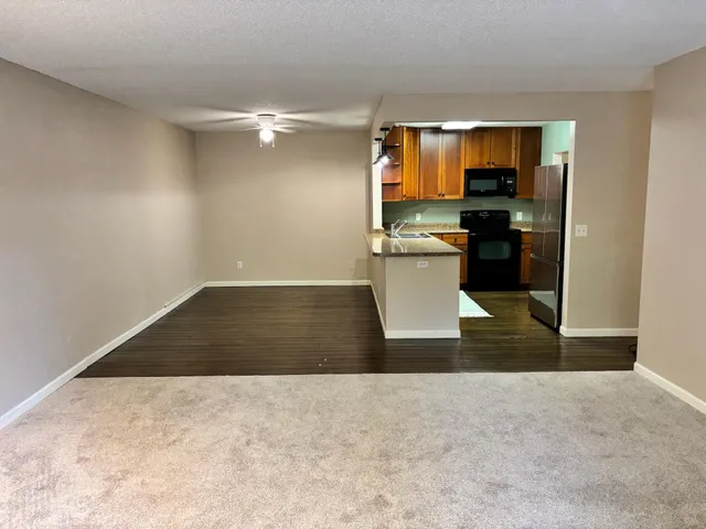 $179,000 | 10511 Cedar Lake Road, Unit 218, Minnetonka, MN 55305