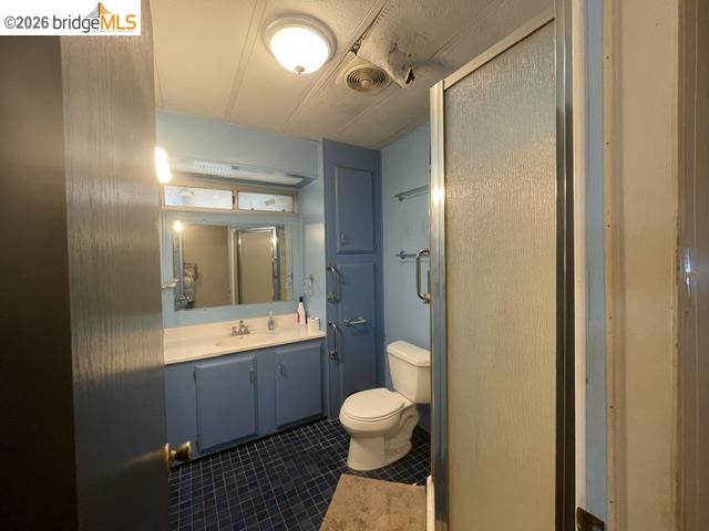 16629 Allison Way, Unit 4 Sonora, CA 95370 - Photo 23 of 25 a bathroom with a toilet a sink and mirror