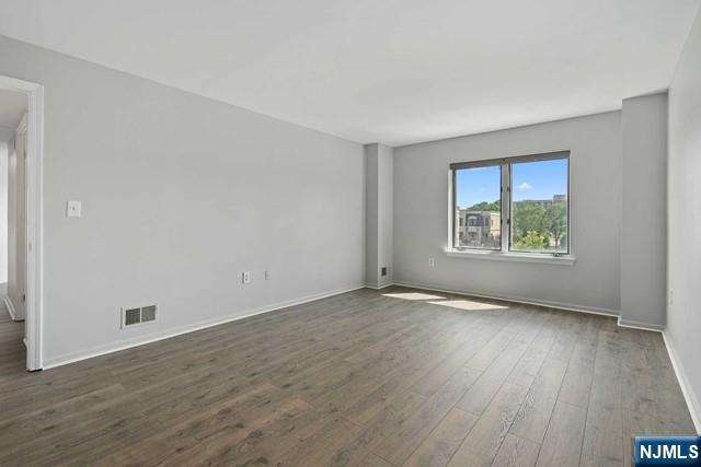 405 Williams Court, Unit 405 Edgewater, NJ 07020 - Photo 14 of 27