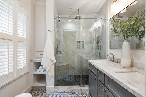 $925,000 | 1111 Le Green Street, Houston, TX 77009