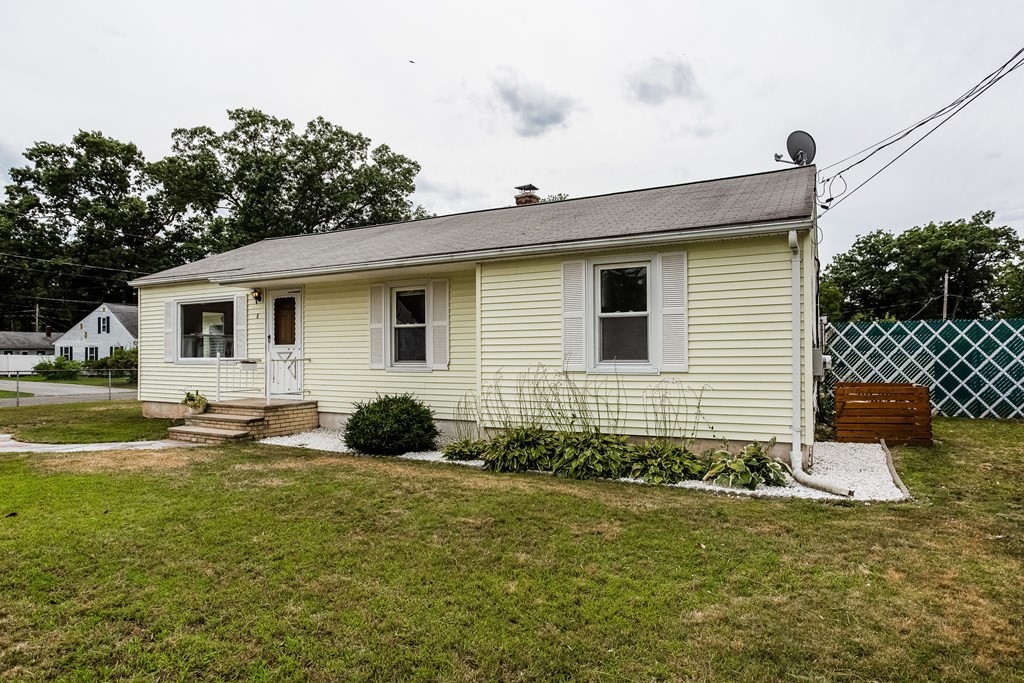 8 Bonneta Circle Chicopee, MA 01020 - Photo 2 of 22