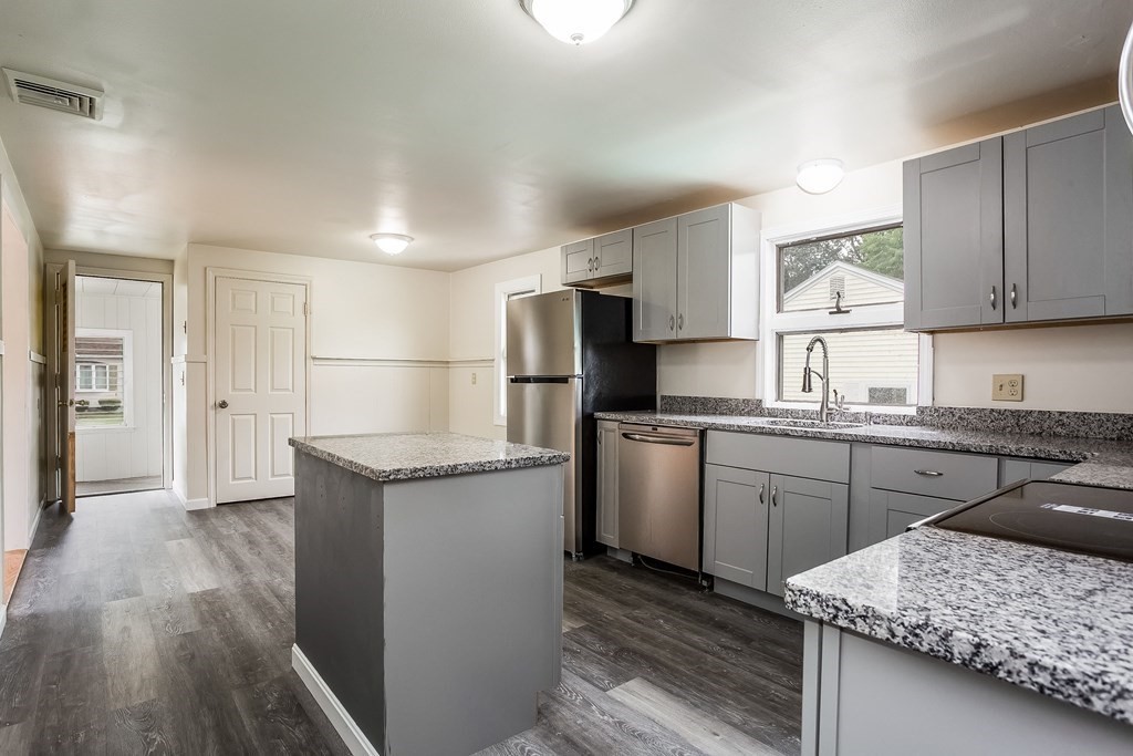 8 Bonneta Circle Chicopee, MA 01020 - Photo 5 of 22