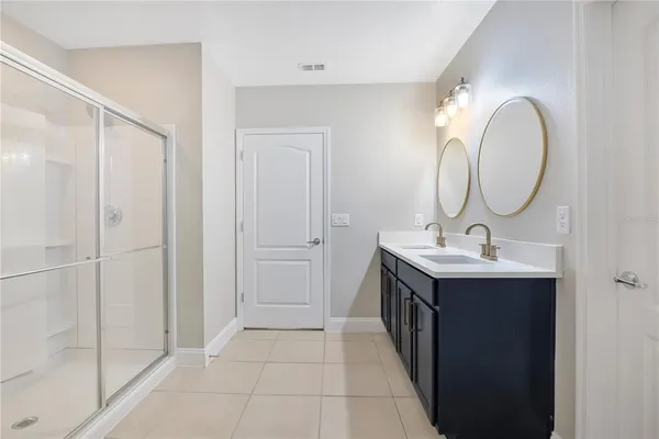 a view of an empty walk in closet