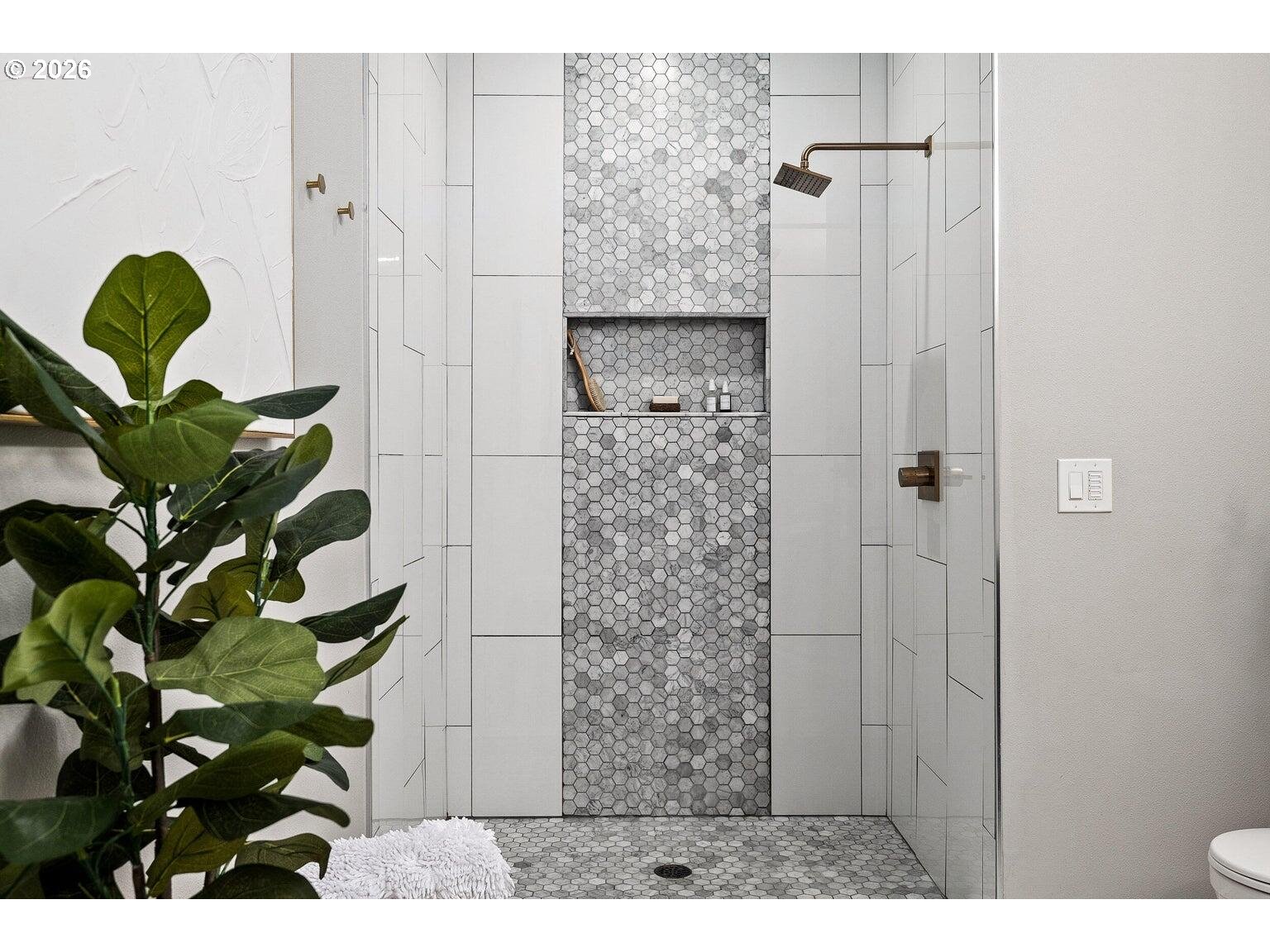 322 Round Prairie Road Wilderville, OR 97543 - Photo 12 of 43 Owner's Suite Bathroom