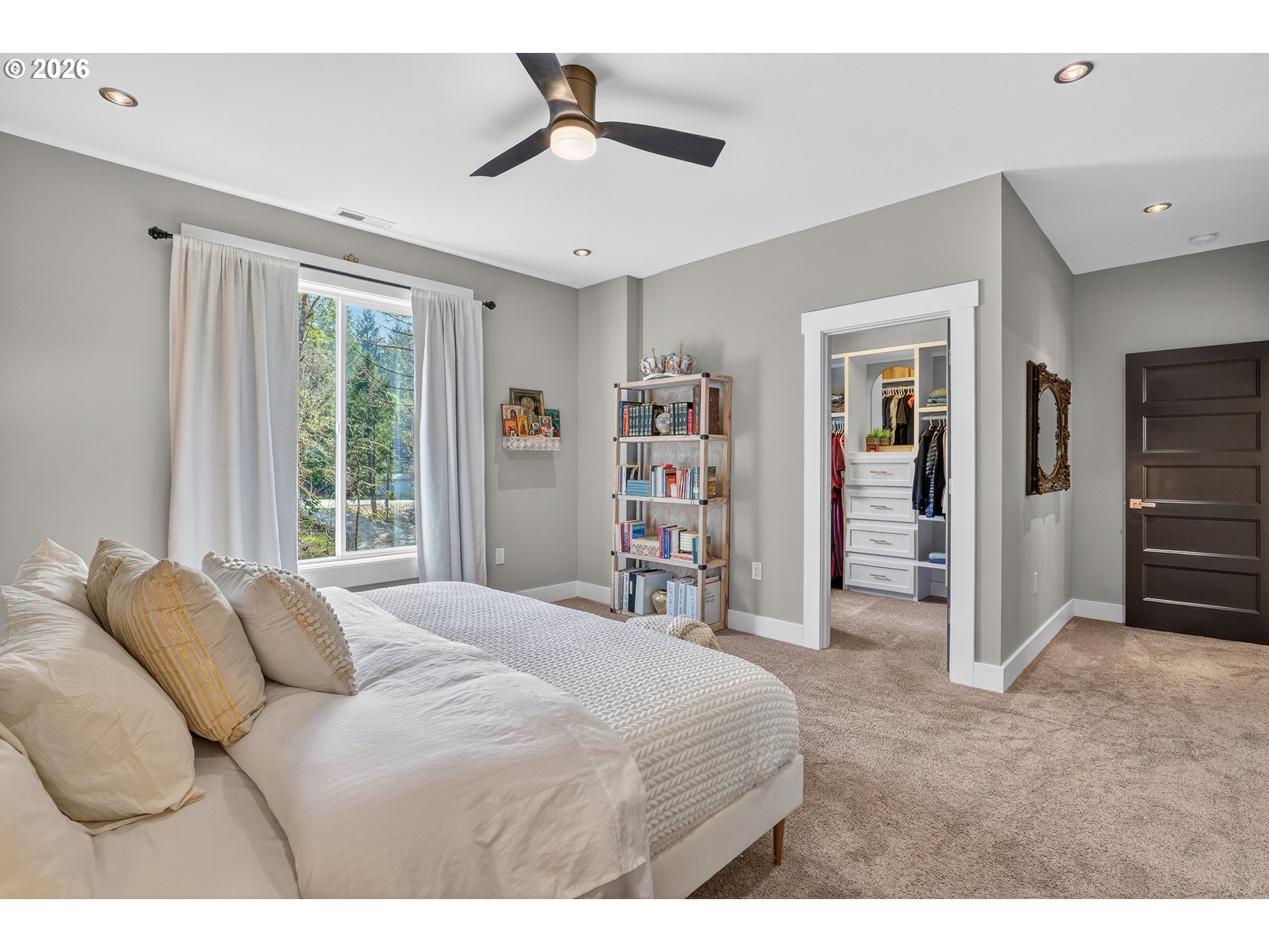 322 Round Prairie Road Wilderville, OR 97543 - Photo 9 of 43 Owner's Suite Bedroom
