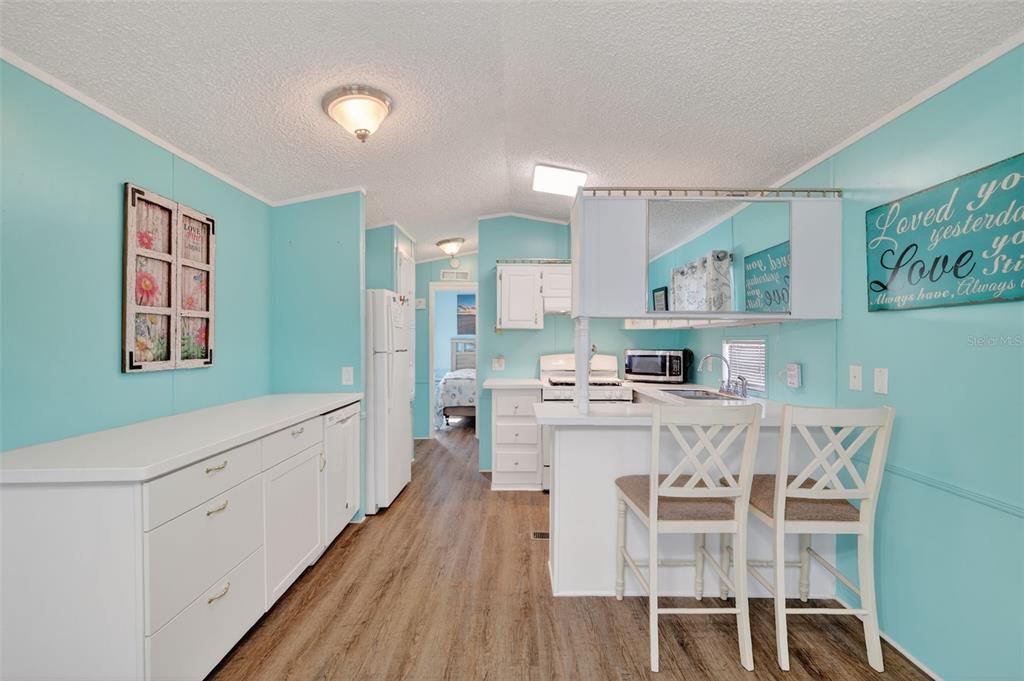 38237 Oriole Way Leesburg, FL 34788 - Photo 9 of 25 a kitchen with a table and chairs in it