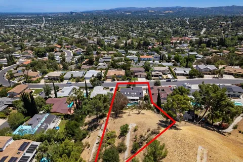$1,398,747 | 24625 Gilmore Street, West Hills, CA 91307