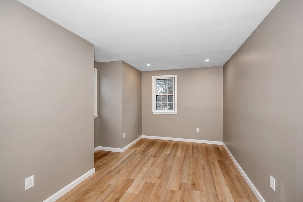 63 Cranberry Road Dracut, MA 01826 - Photo 21 of 37 Gallery Image 21