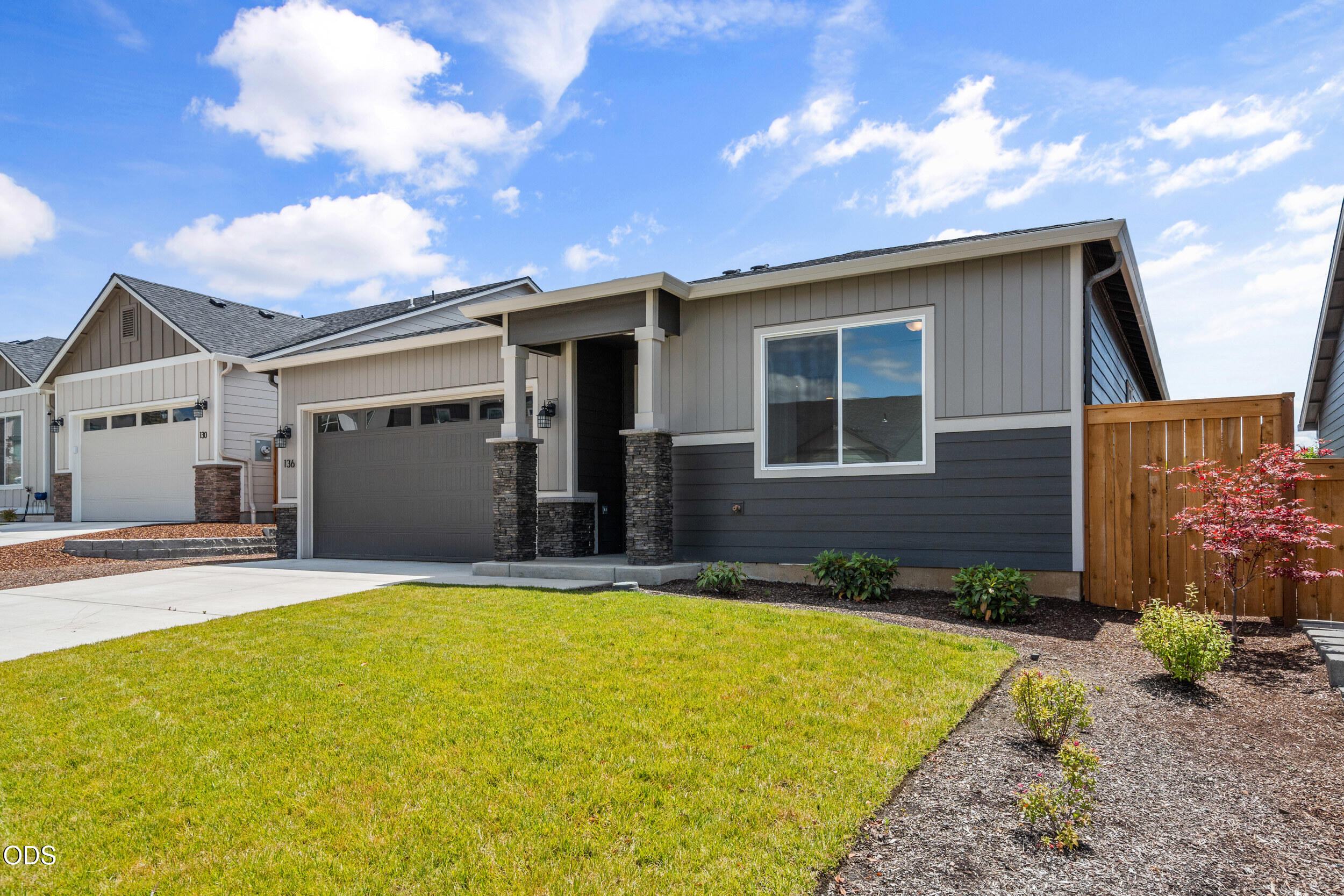 136 Valemont Drive, Unit 13 Eagle Point, OR 97524 - Photo 3 of 31