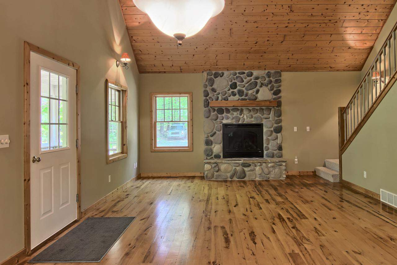 141 West Hlavka Road Maple City, MI 49664 - Photo 13 of 48 1847172-12.JPG