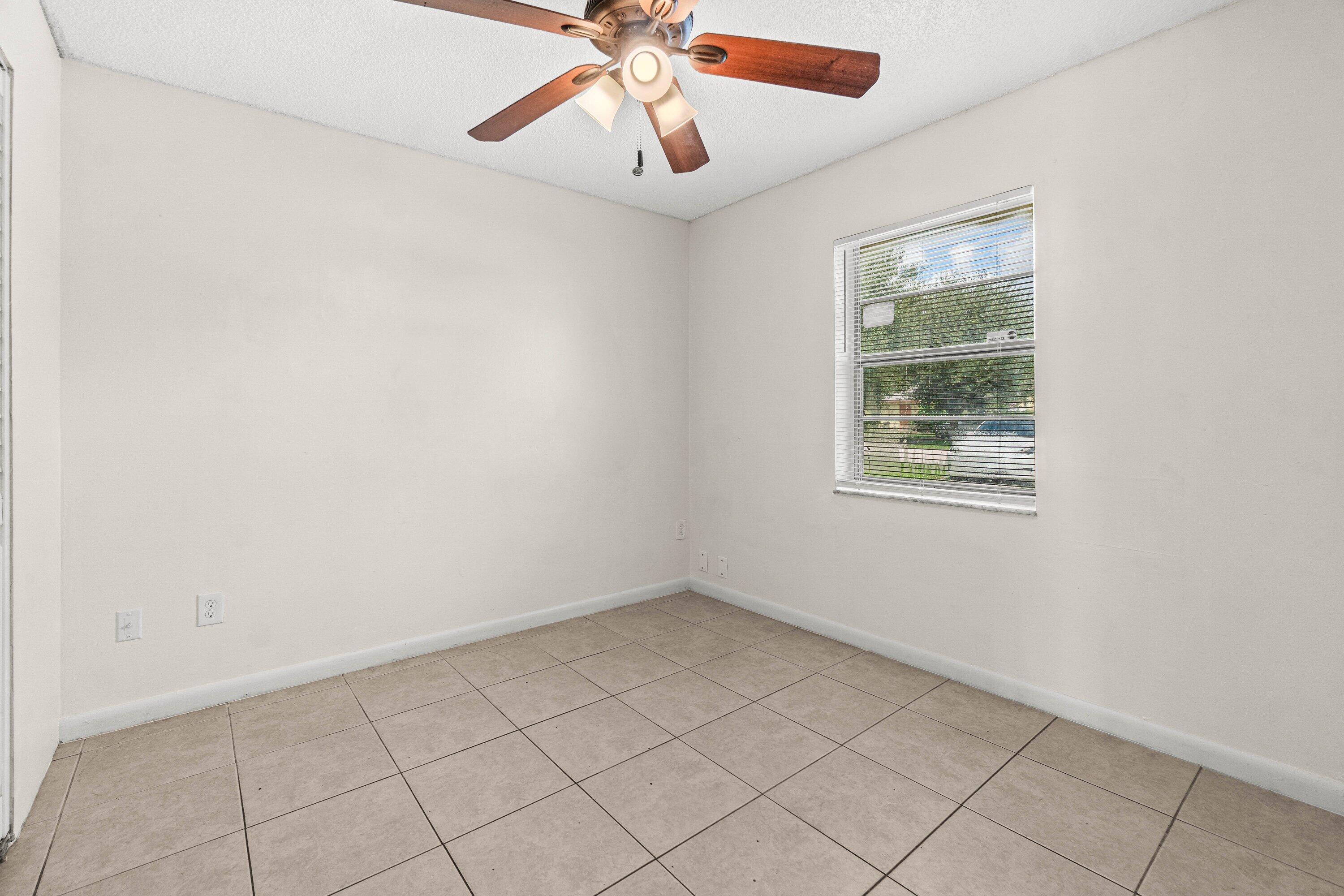 4807 Gulfstream Road Lake Worth, FL 33461 - Photo 9 of 20 009-4807GulfstreamRoad-LakeWorthBeach-FL