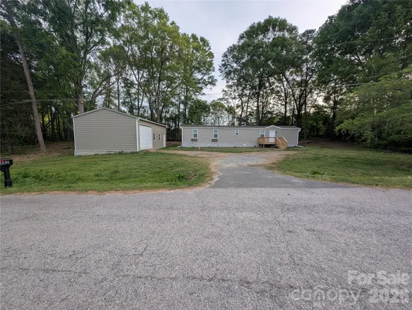$275,000 | 1220 Woodridge Road, Clover, SC 29710