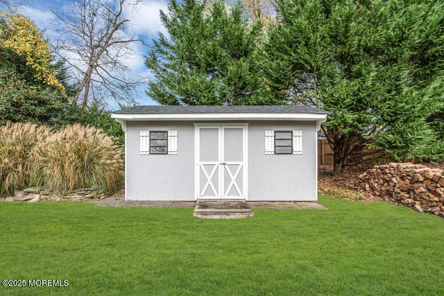 a view of a back yard of the house