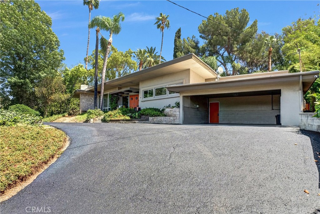 5008 Myrtle Avenue Riverside, CA 92506 - Photo 2 of 29