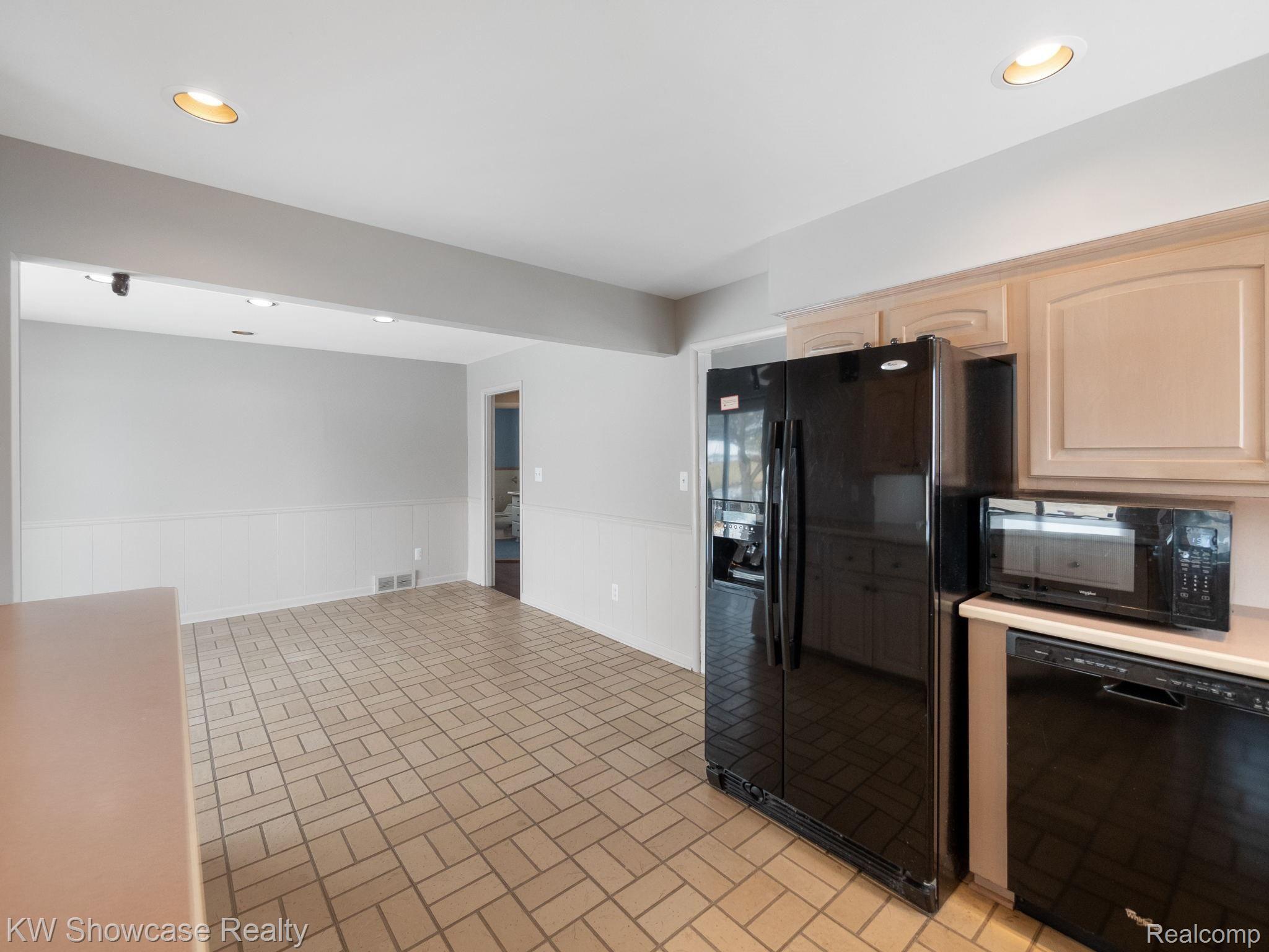 2026 Massoit Road Royal Oak, MI 48073 - Photo 12 of 35 web_P1755240.jpg