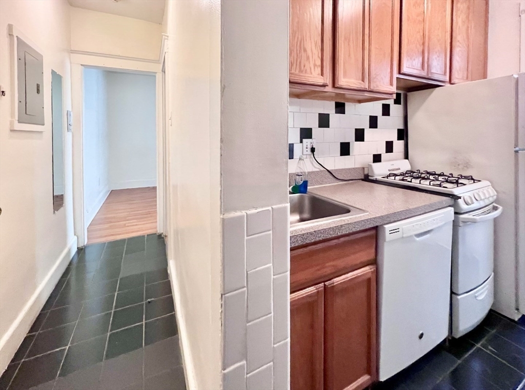 26 Chiswick Road, Unit 6 Boston, MA 02135 - Photo 4 of 24 a utility room with dryer and washer