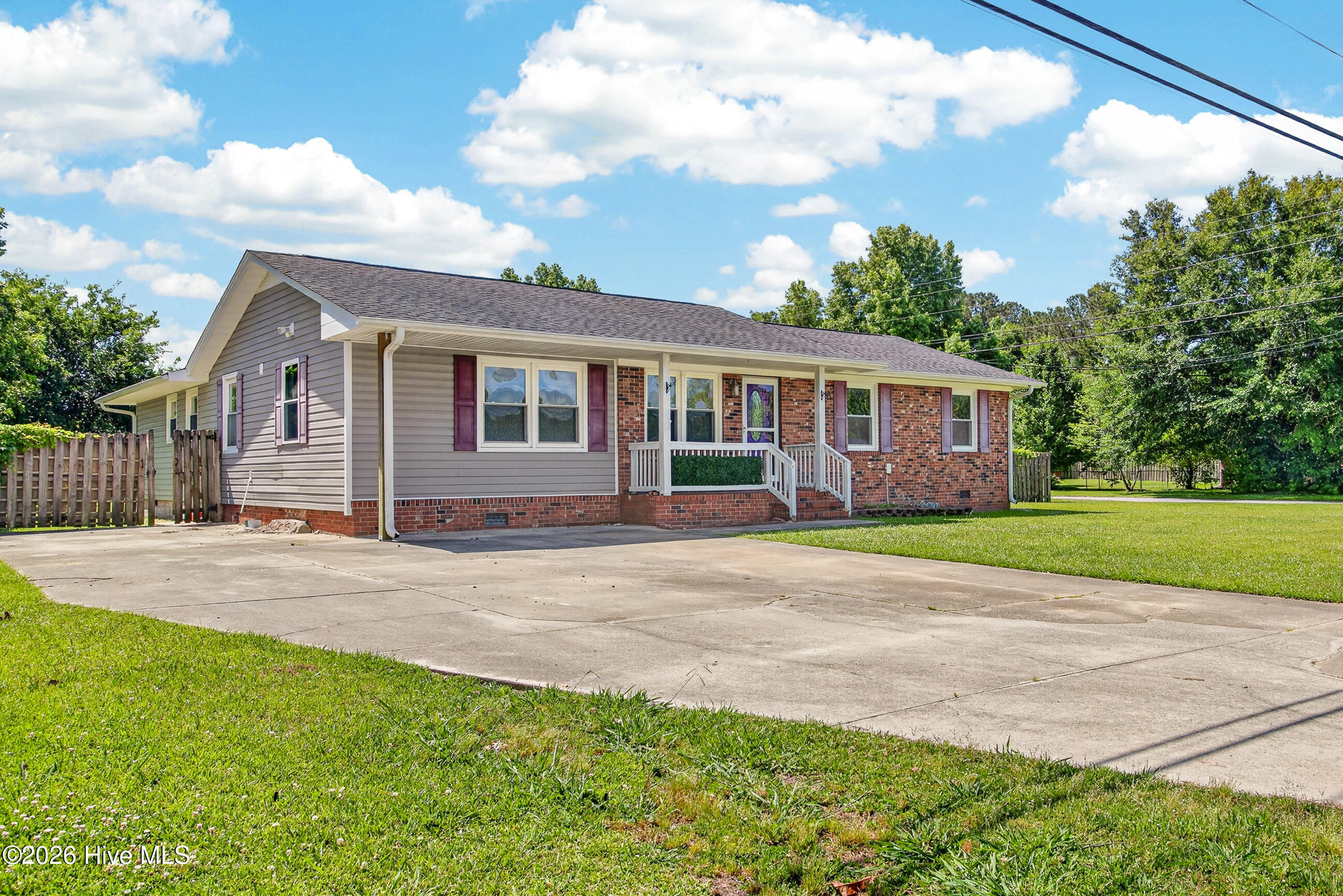8 Sheffield Road Jacksonville, NC 28546 - Photo 4 of 36 03