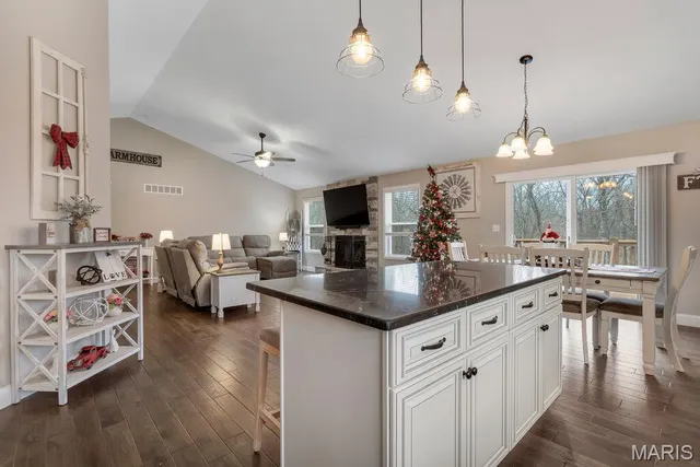 $600,000 | 178 Gladshire Lane, Warrenton, MO 63383