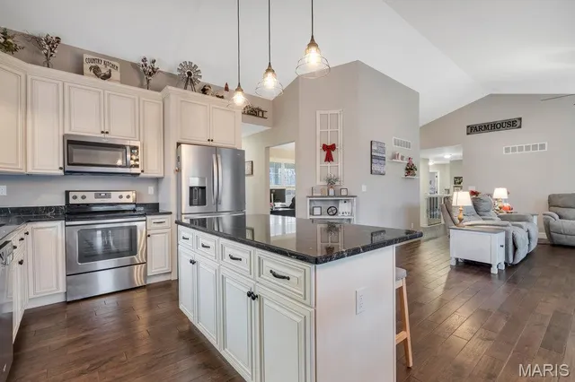 $600,000 | 178 Gladshire Lane, Warrenton, MO 63383