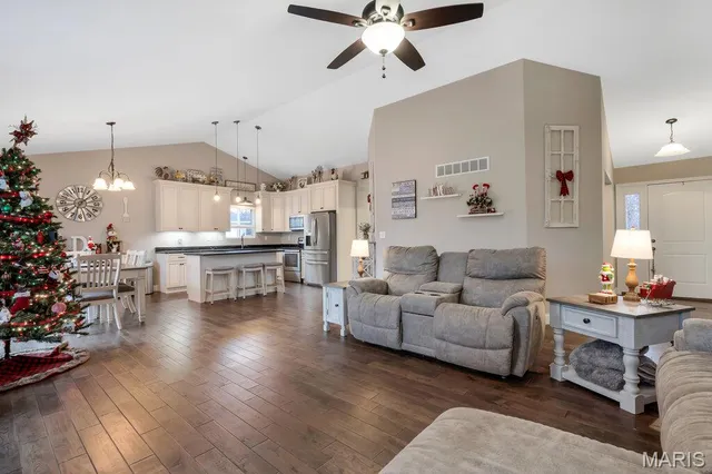 $600,000 | 178 Gladshire Lane, Warrenton, MO 63383