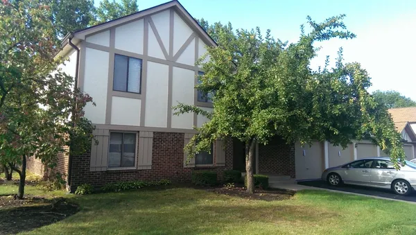 $2,150 | 905 Knottingham Drive, Unit 1A, Schaumburg, IL 60193