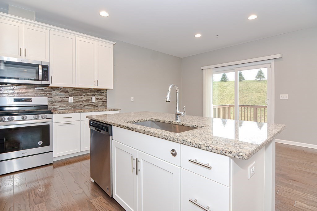 22 Locust Lane, Unit 22 Hopkinton, MA 01748 - Photo 9 of 33