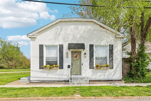 $176,000 | 421 Wolf Street, Edwardsville, IL 62025