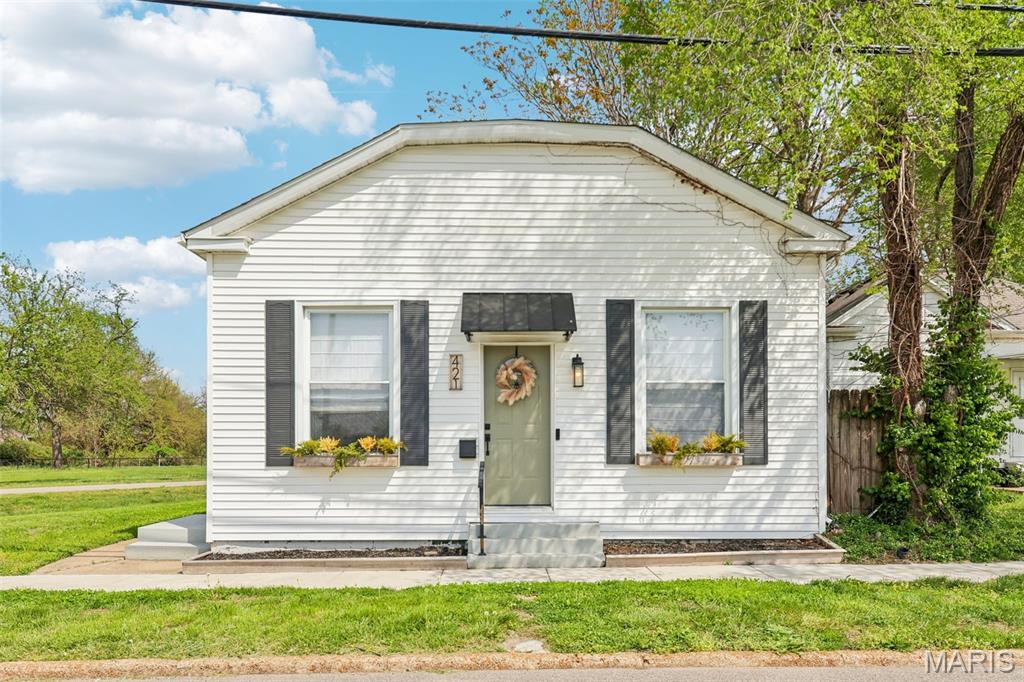 421 Wolf Street Edwardsville, IL 62025 - Photo 1 of 31