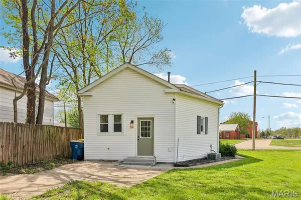 $170,000 | 421 Wolf Street, Edwardsville, IL 62025