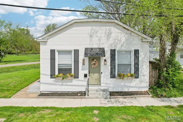 $170,000 | 421 Wolf Street, Edwardsville, IL 62025
