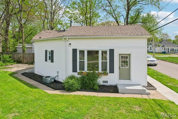 $170,000 | 421 Wolf Street, Edwardsville, IL 62025