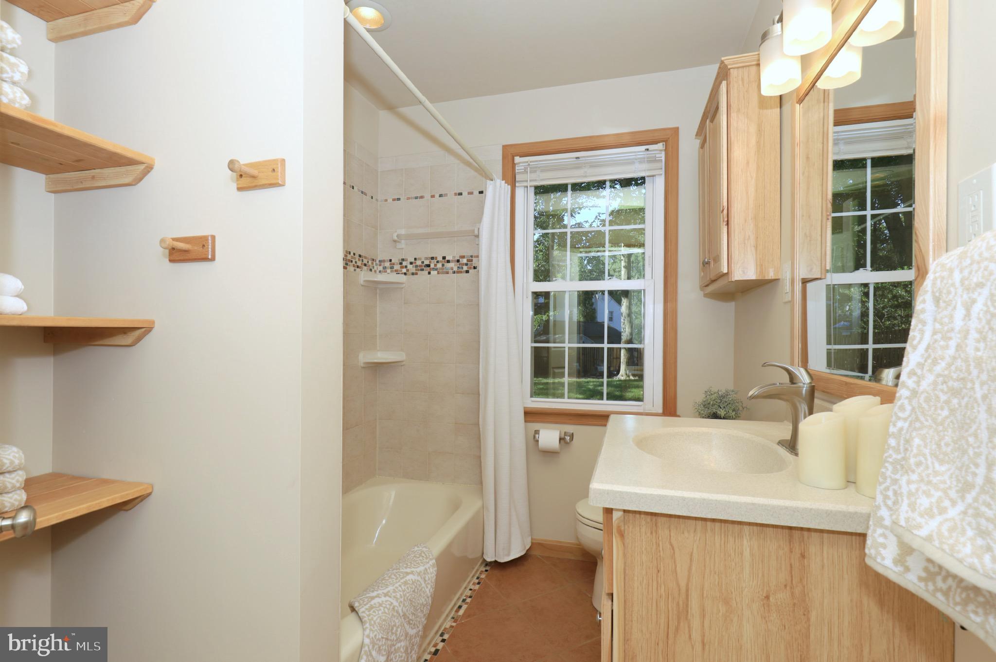 5304 Atlee Place Springfield, VA 22151 - Photo 22 of 50 First Full Bathroom