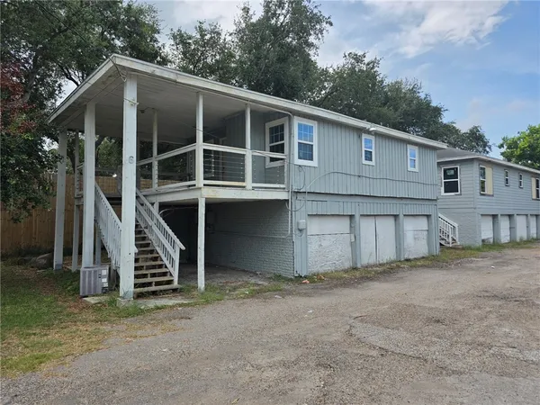 $1,100 | 3259 Ocean Drive, Corpus Christi, TX 78404