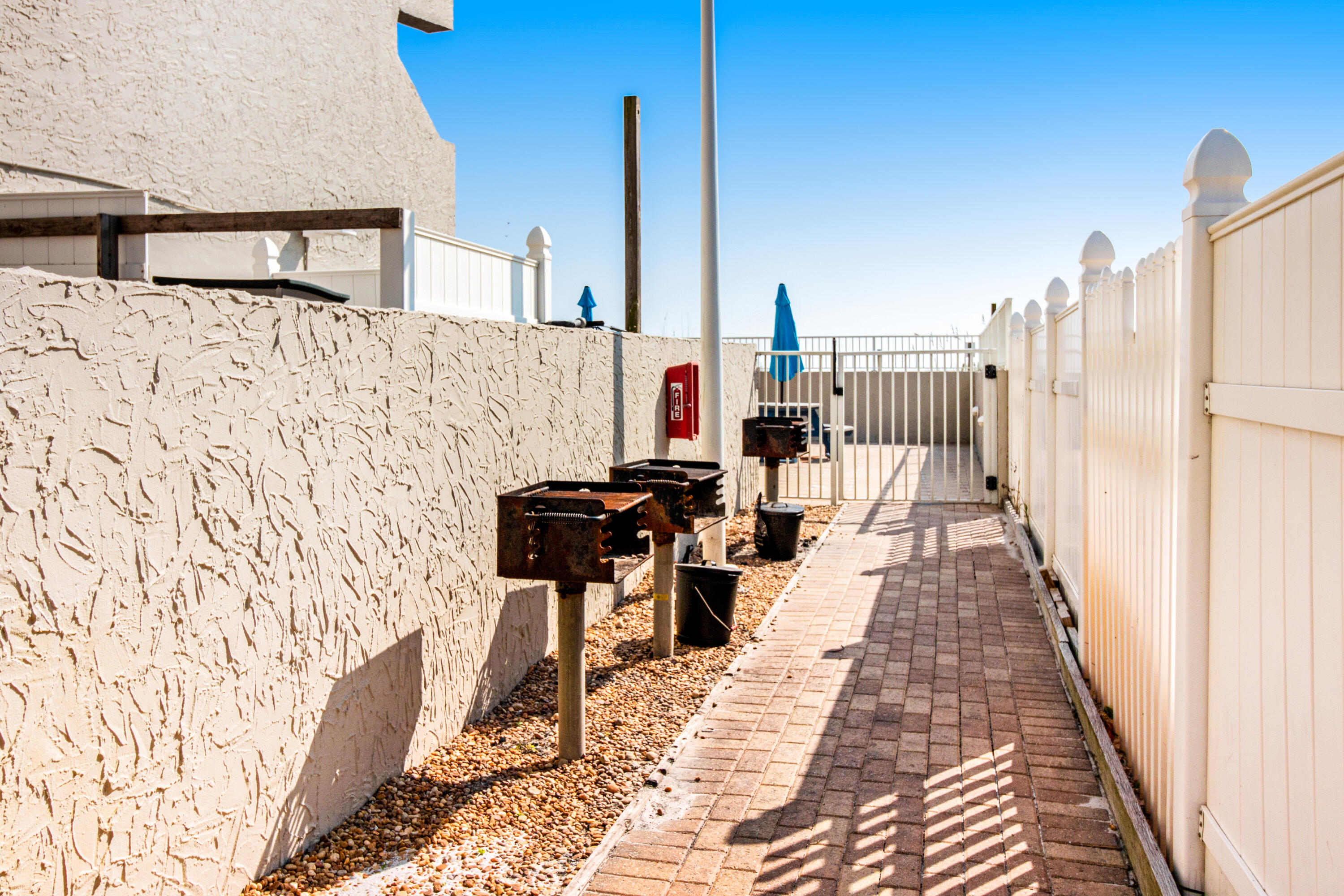 676 Santa Rosa Boulevard, Unit 5F Fort Walton Beach, FL 32548 - Photo 31 of 34 a balcony with chairs and with wooden fence