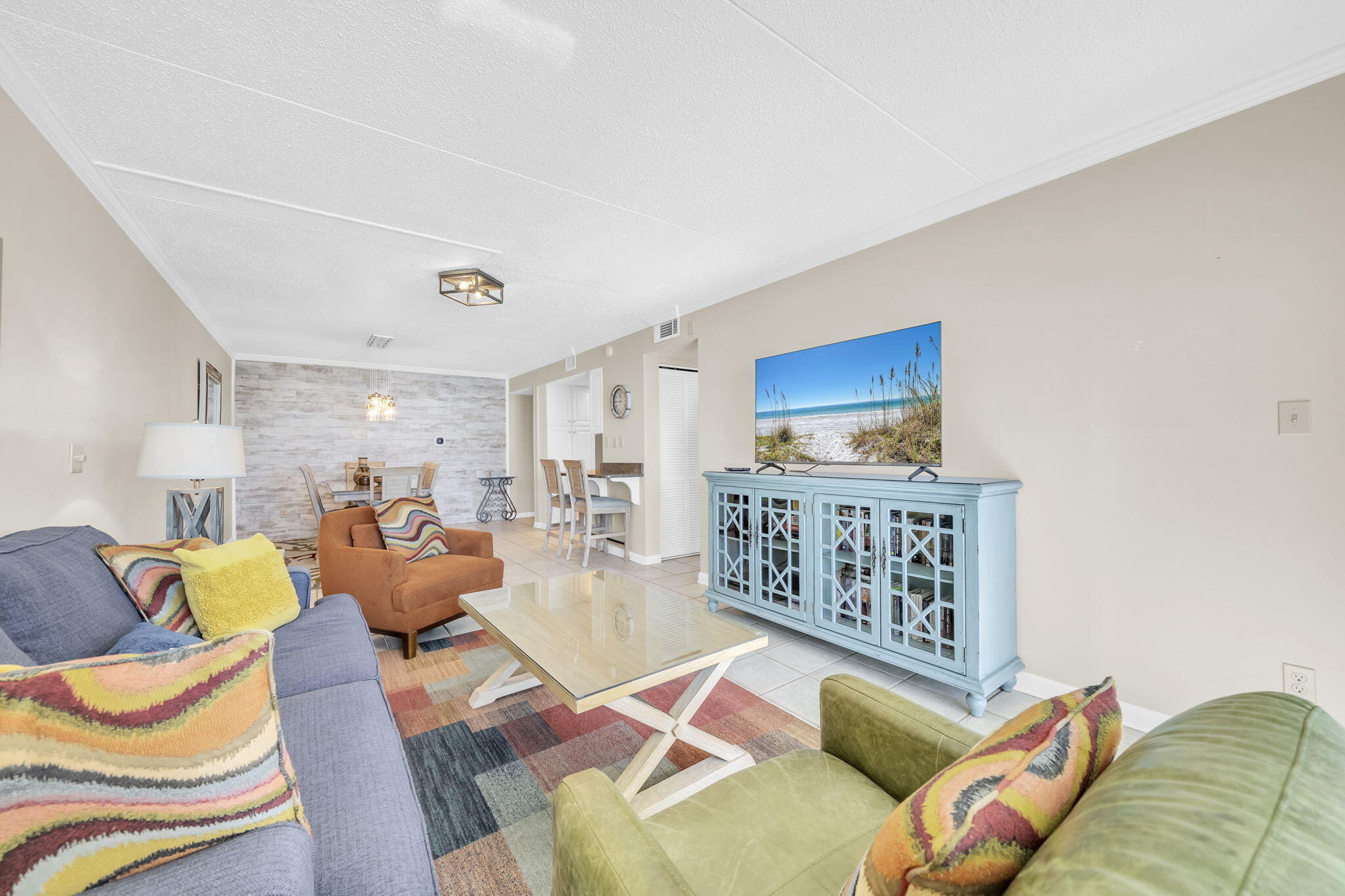 676 Santa Rosa Boulevard, Unit 5F Fort Walton Beach, FL 32548 - Photo 7 of 34 a living room with furniture