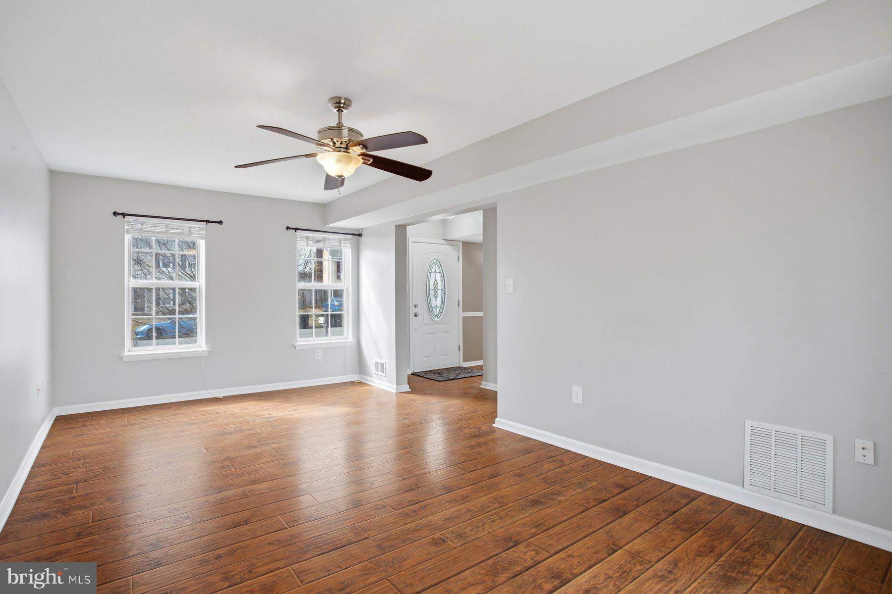 14367 Springbrook Court Woodbridge, VA 22193 - Photo 3 of 24