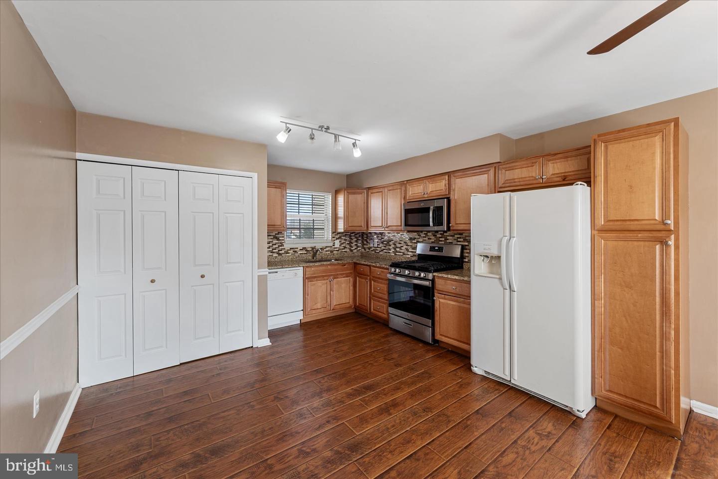14367 Springbrook Court Woodbridge, VA 22193 - Photo 4 of 24