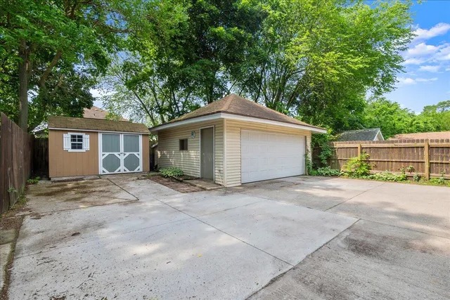 $349,900 | 1122 Martin Luther King Junior Street Southeast, Grand Rapids, MI 49507