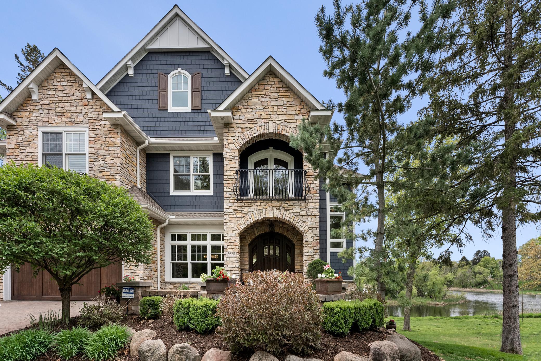 5625 Interlachen Circle Edina, MN 55436 - Photo 2 of 34