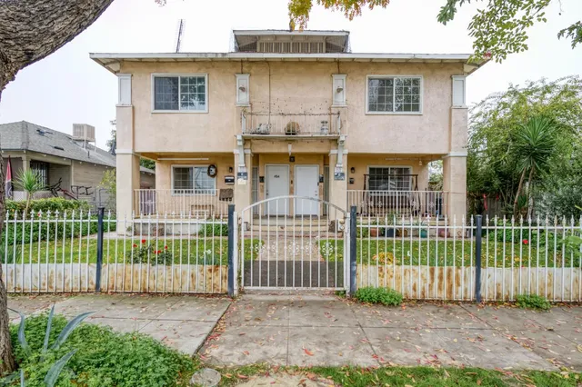 a view of a house with a yard and plants