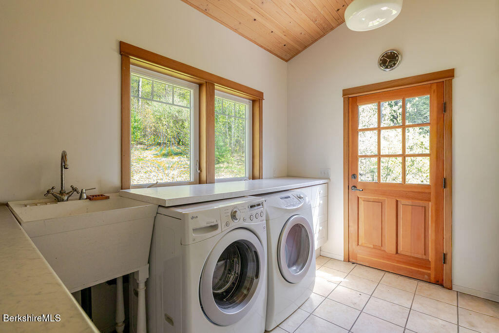 142 Rote Hill Road Sheffield, MA 01257 - Photo 15 of 40 Laundry Room