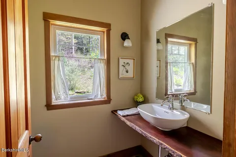$1,325,000 | 142 Rote Hill Road, Sheffield, MA 01257