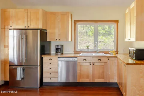 $1,325,000 | 142 Rote Hill Road, Sheffield, MA 01257