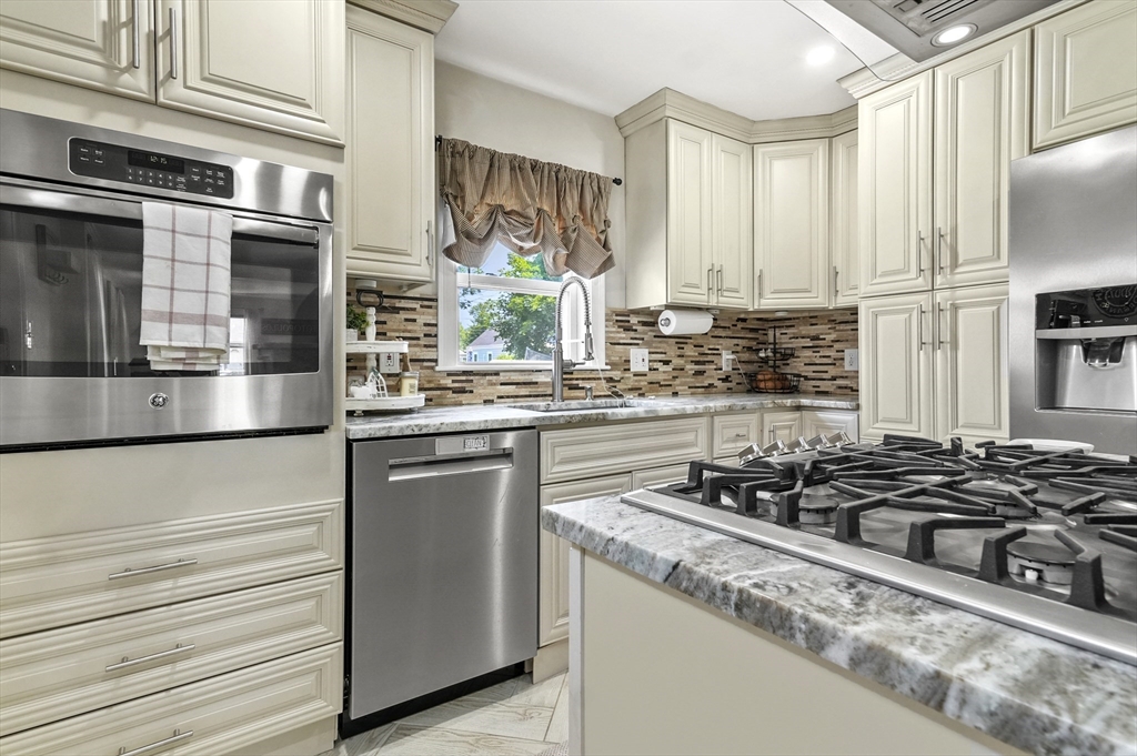 26 Longview Way Peabody, MA 01960 - Photo 6 of 28