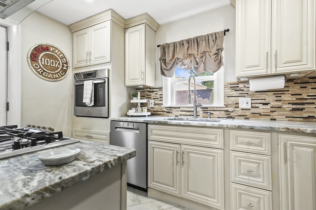 26 Longview Way Peabody, MA 01960 - Photo 8 of 28