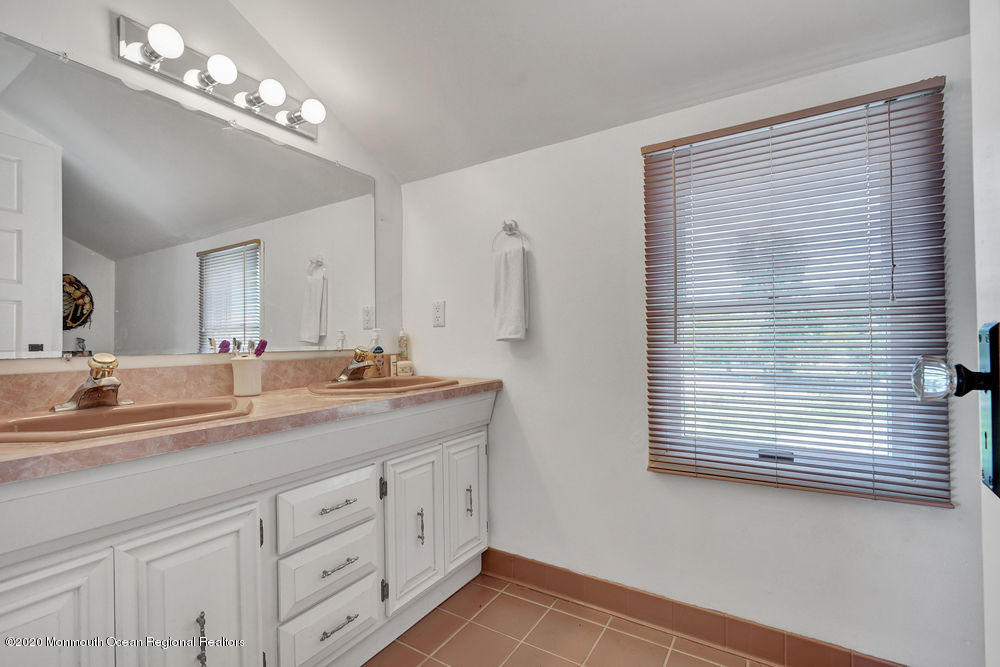 124 Green Island Road Toms River, NJ 08753 - Photo 30 of 49 2nd Floor Full Bathroom